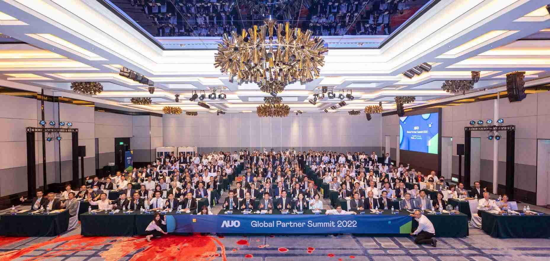 友達推動「安心、、、創新、、、用心、、、、同心、、、、盡心」五星職旅，，，為菲籍員工打造全方位照護，，，首度贏得「人權實踐與發展領袖獎」殊榮