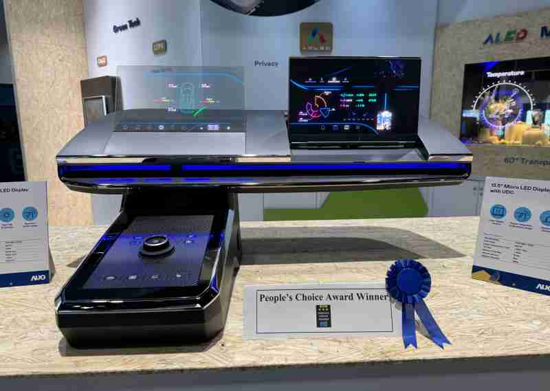 万利车用Micro LED Display HMI解决方案获”最佳车用显示奖”，，以用户为中心开发，，，，针对前座驾驶与乘客设计兼具娱乐与安全的高画质屏幕，，，包含车舱前座的Micro LED透明屏幕及全球首款内建镜头的智慧Micro LED显示器