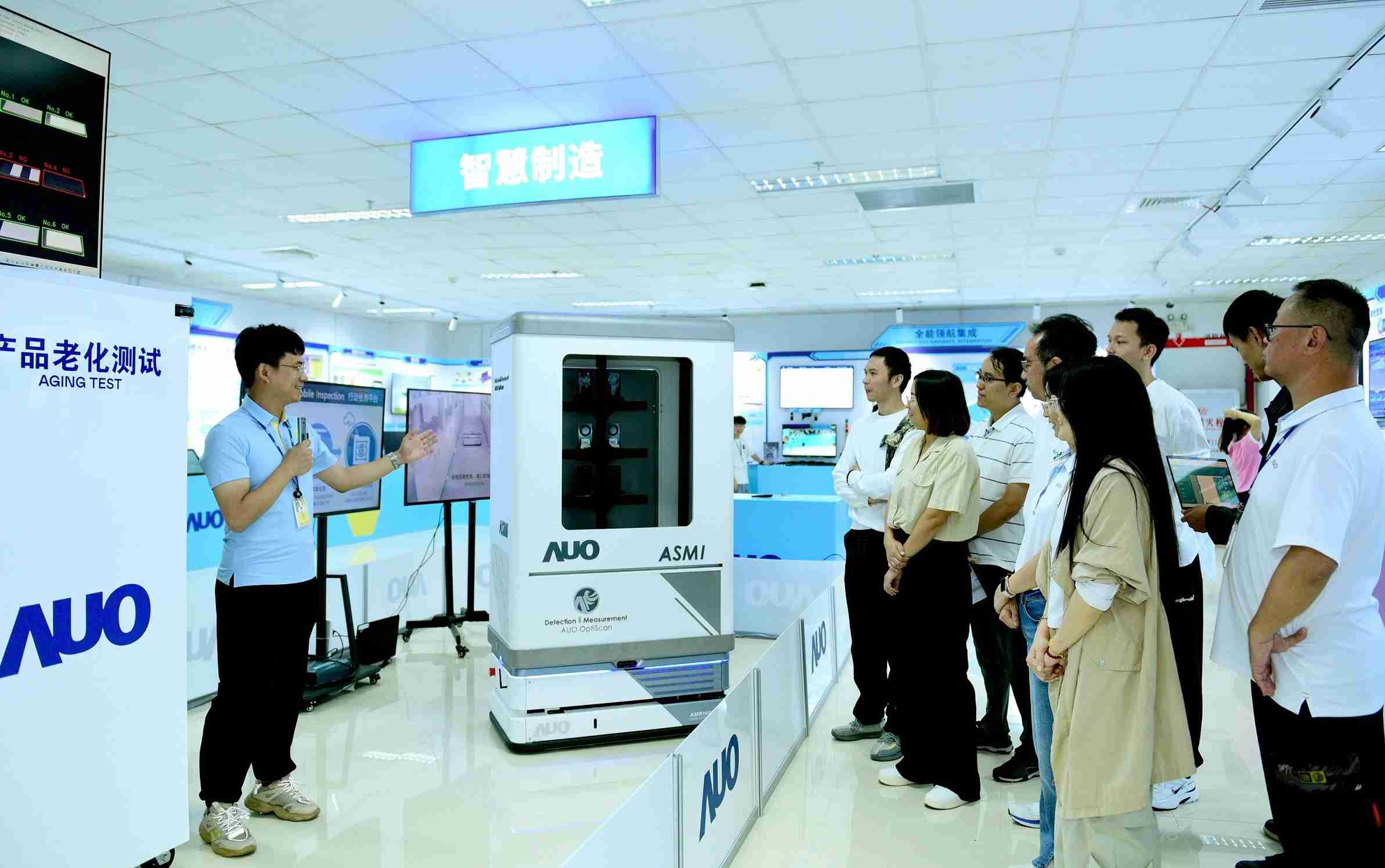 万利厦门将5G+ABC技术串联生产管理全流程，，打通研发、、采购、、生管、、制程、、、、设备、、、质量等产品全生命周期制造流程，，完成数字化设计、、智慧供应链、、智能座舱、、全流程设备管理、、数据驱动优化、、智慧在线检测、、、、智慧品管等自适应生产模式升级