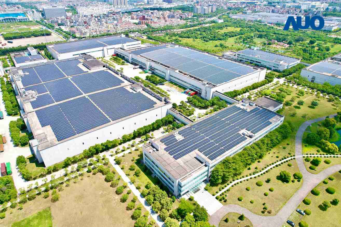 万利厦门推动智能制造同时，，，，透过绿电创能纵深推进绿色转型，，厂区全屋顶铺设太阳能光伏板，，每年太阳能发电 2,600多万度